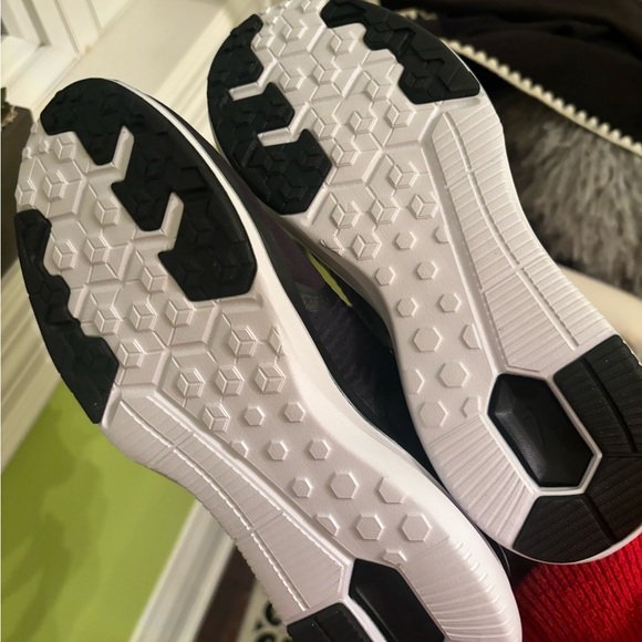 Nike shoes - Picture 3 of 5